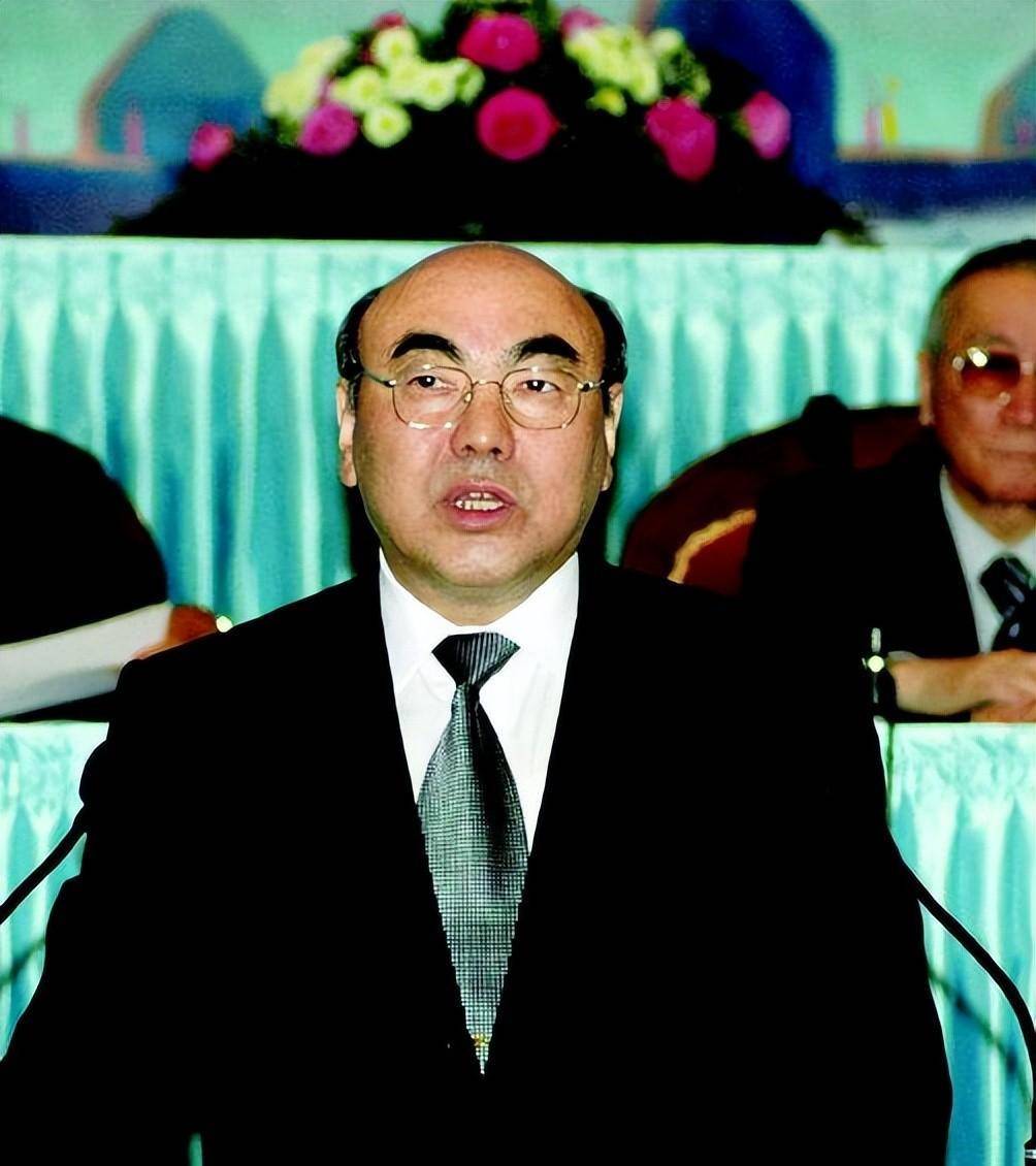 然而因为苏联解体后,吉尔吉斯斯坦和世界各国的外交也被切断了.