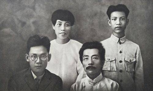 许炳枟也是十分疼爱,为了让她今后的人生得以顺风顺水,他甚至在许广平