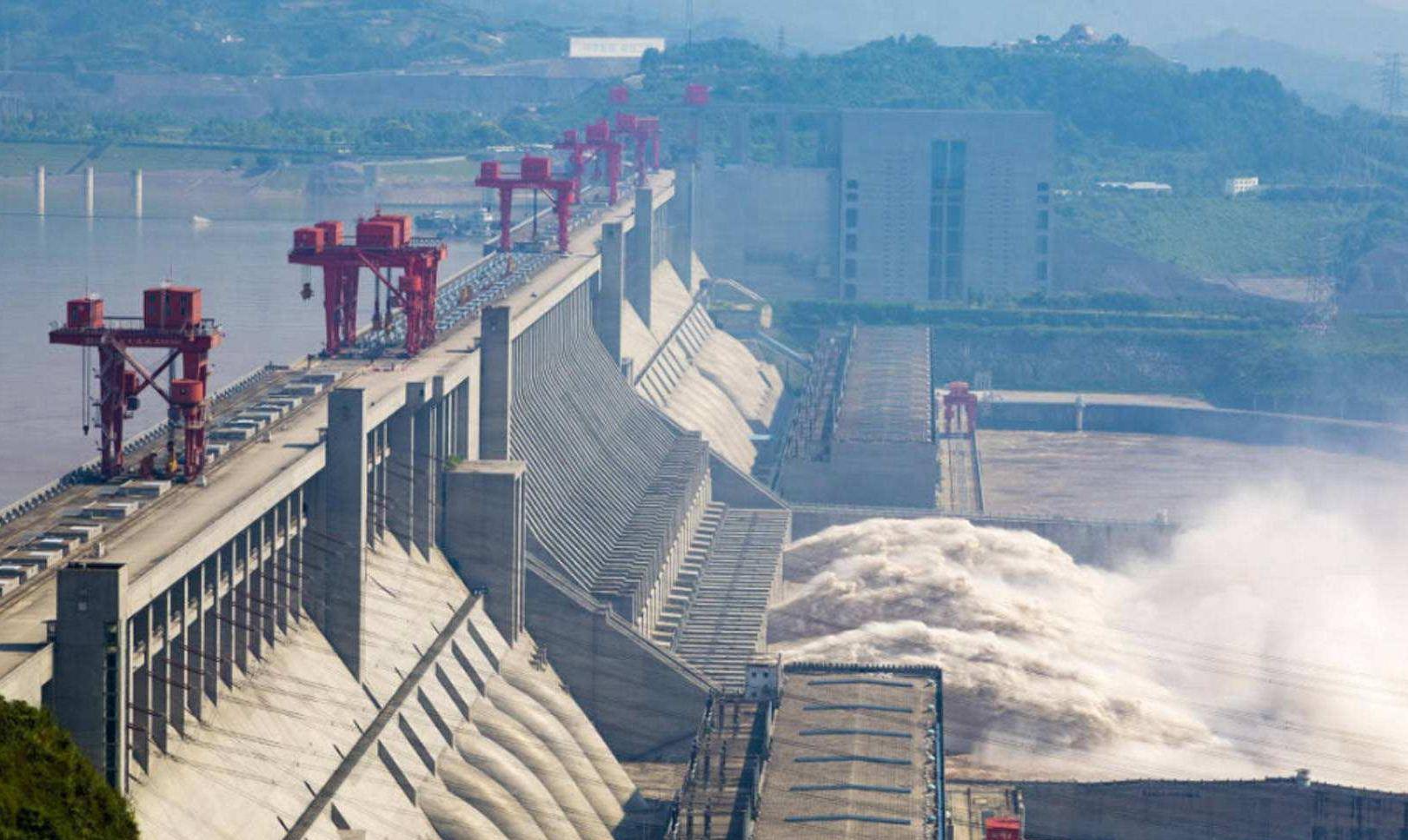 解决燃眉之急,更利用水库的优势来进行发电,比如说举世闻名的三峡大坝