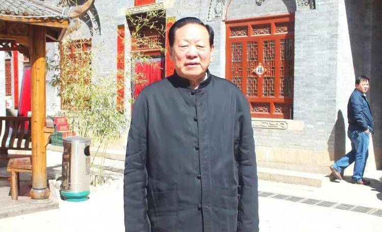 胡富国离晋赴京,数万人车站相送,胡含泪:我最后死还要回到山西
