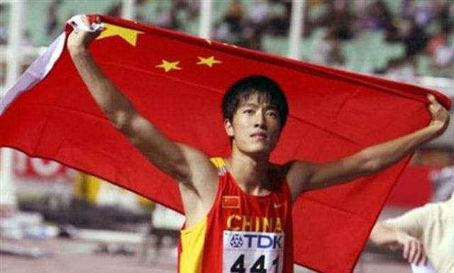 顶着万人谩骂退役,看到如今的刘翔,我们都欠他一个道歉_人们_中国_跑