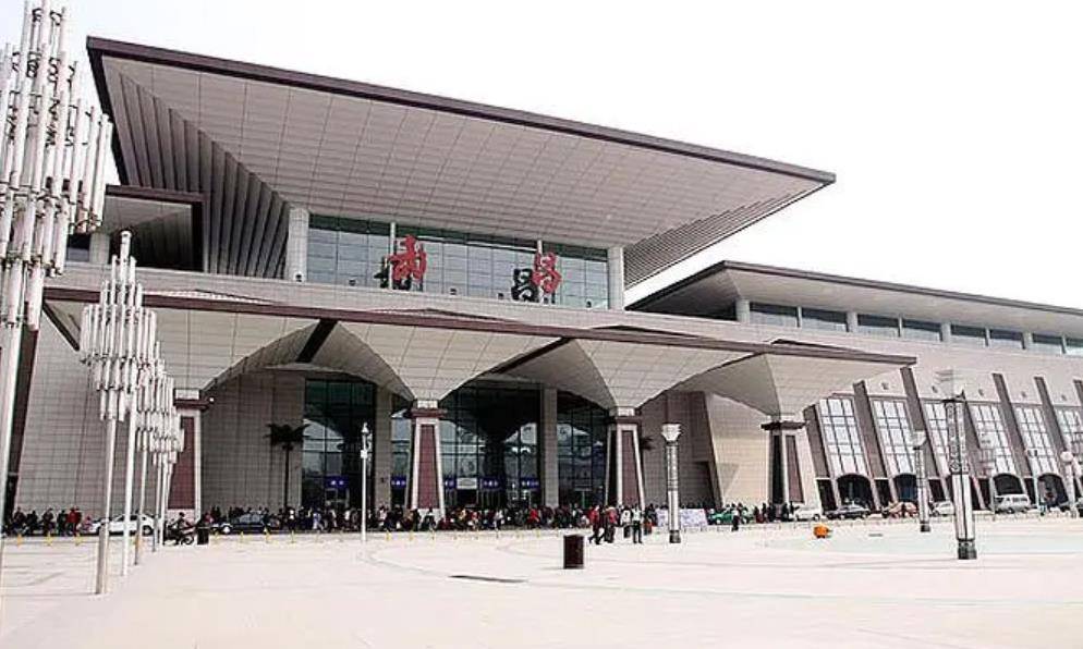 他思索片刻,明白应该是在火车上就被小偷扒了,可是现在火车已经到站