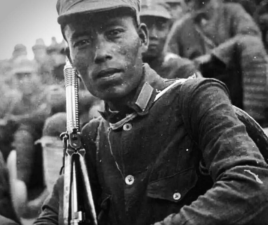 全面抗战爆发时,2000多人的八路军主力团,都有什么武器?