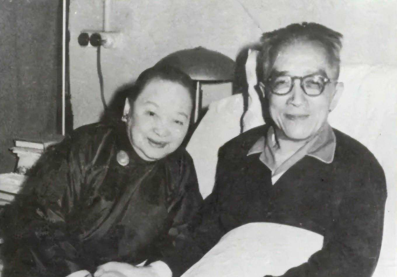 晚年的胡适终于安心守在自己的妻子江冬秀身边,回顾他的一生真是精彩