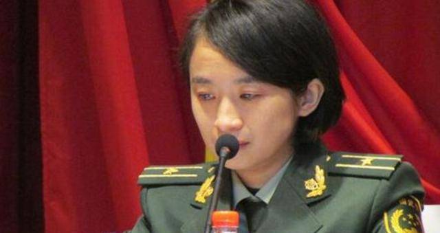 我国一位"特别"的女警,31岁被特招入伍,还直接授予少校警衔_庞洪雨