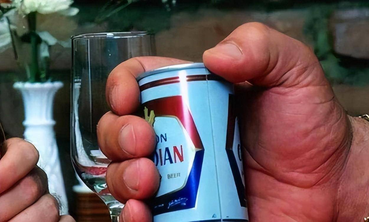 如果有wwe一般的世界喝酒大赛,安德烈一定也能取得很好的成就.