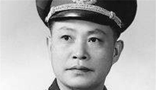上级让他当许光达的副手,他拒绝任命,授衔时许是大将他是中将