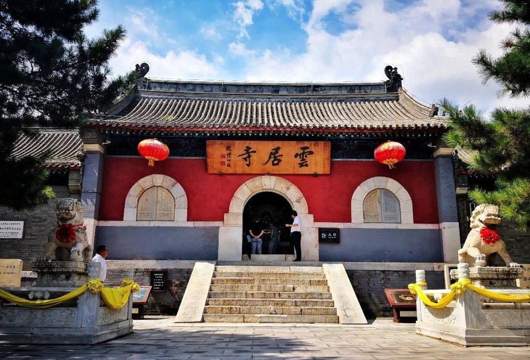 云居寺位于北京西南房山区大石窝镇水头村,距市中心70公里
