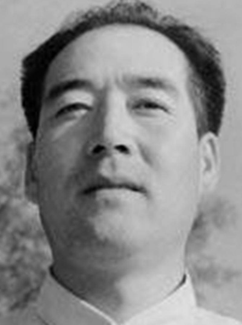 他曾担任第7军政治部主任,因为与康生不和受到报复,被关押8年