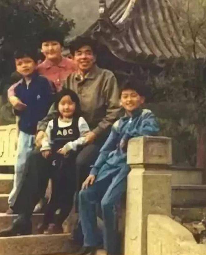 徐洪慈:18岁成为领导干部,25岁被开除党籍,39岁越狱后逃到国外