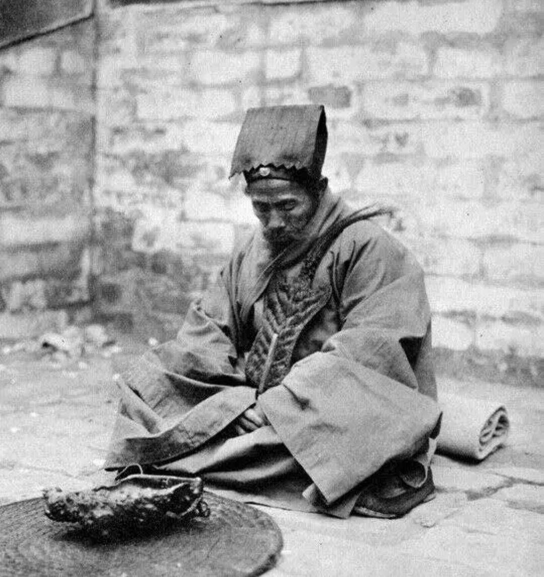 鄱阳湖上最大匪首李逢春,穿道袍,着马靴,古怪打扮暴露身份