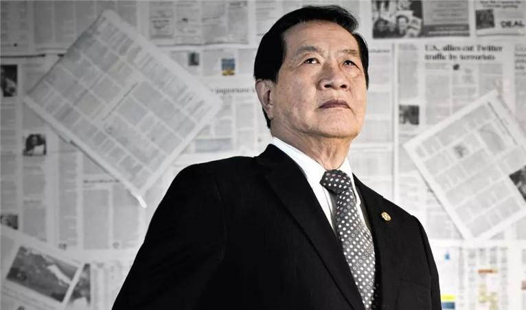 就在蒋霞萍一筹莫展之际,蒋霞萍的朋友给她介绍了美籍华人神探李昌钰.