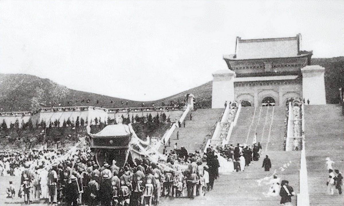 中山陵孙中山遗体为何要深埋地下