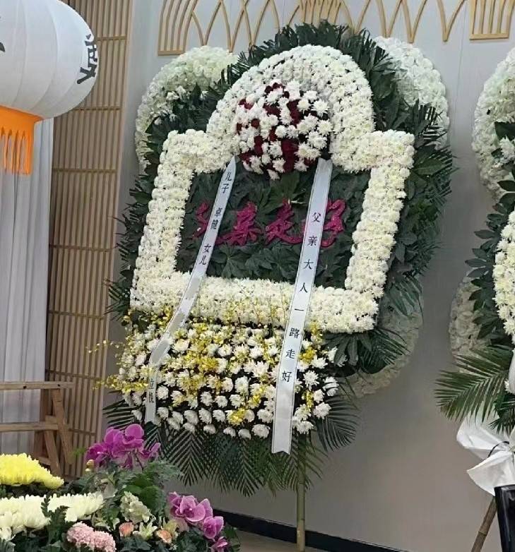 悼念花圈网上购买指南:如何选择合适的花材和花语?