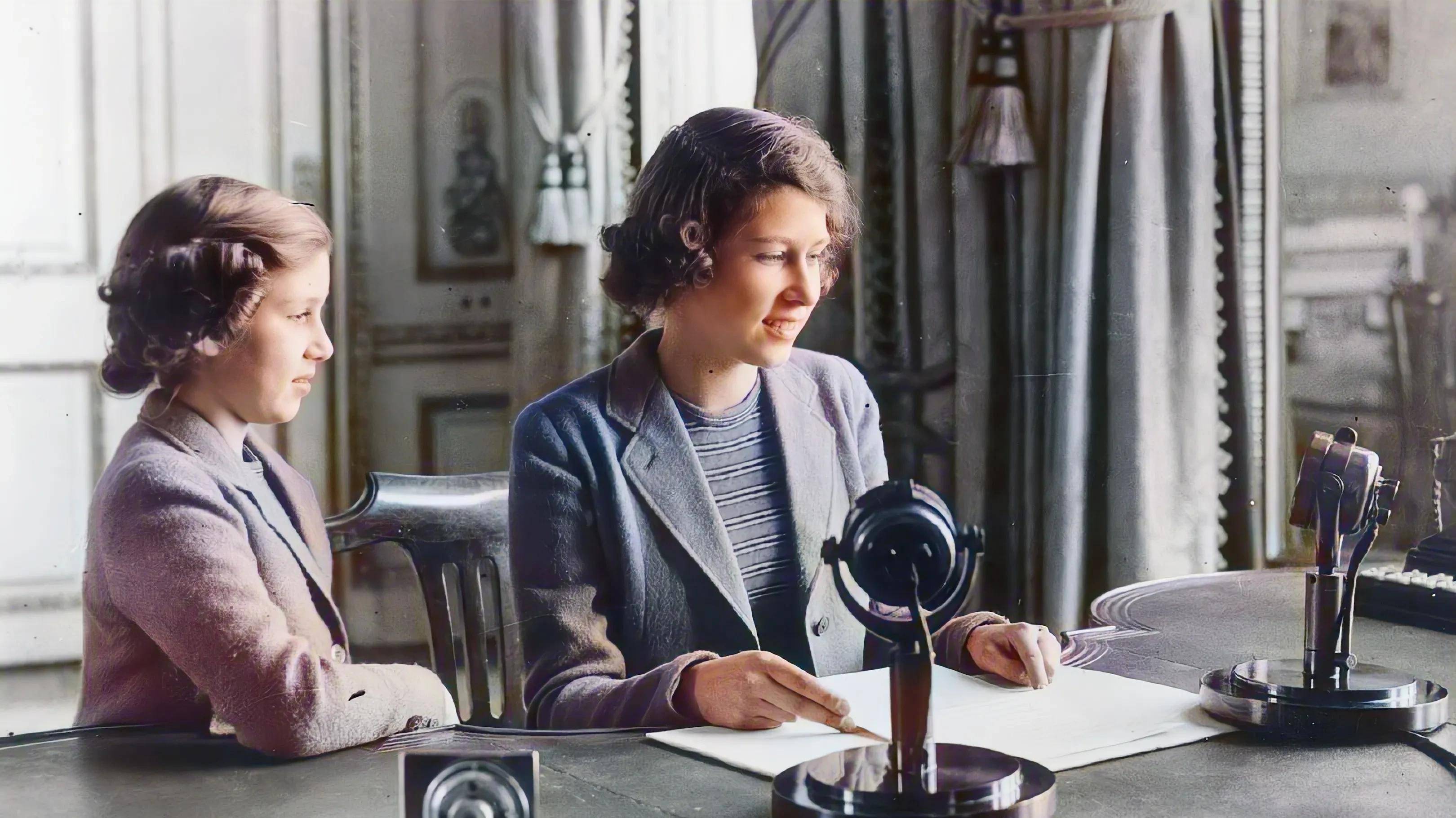 童话没有骗人:73年相守,始于一见钟情,女王的爱情,一出偶像剧