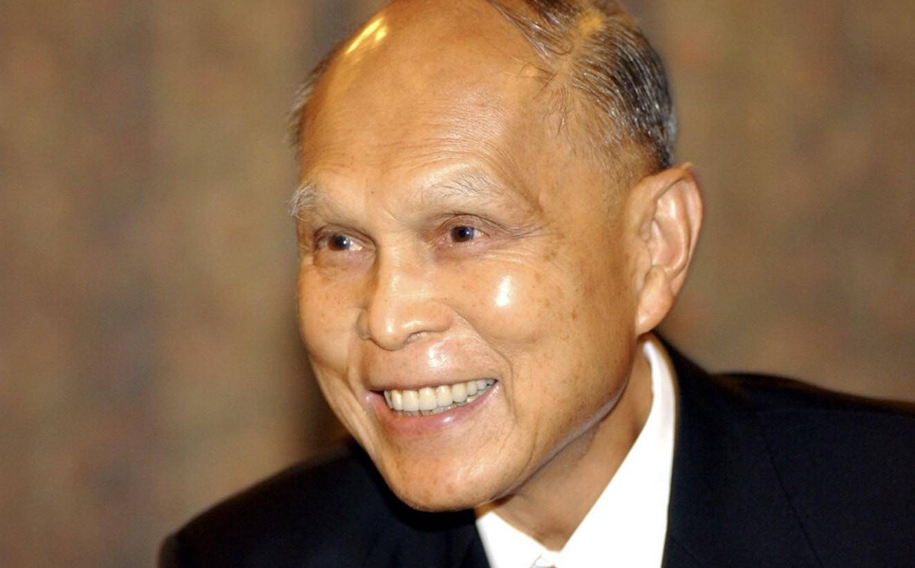 港澳为他降半旗,去世后"国葬"待遇,霍英东为何能获此殊荣?