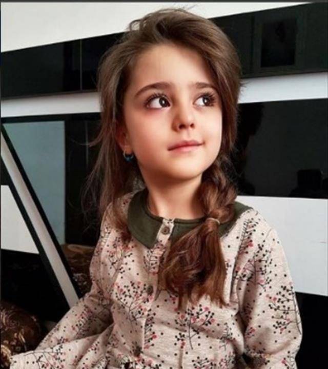 当年因8岁女儿长得太好看,伊朗父亲辞职当保镖,女孩后来如何