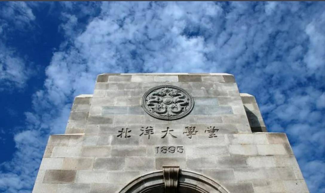 她虽然不懂何为"新学堂",但她相信"憨坨".