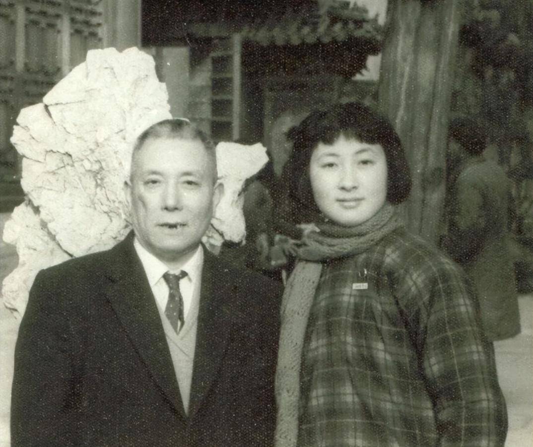 独女夭折,曹聚仁连哭40天,妻再没生育,他又娶女学生生了4孩_王春翠