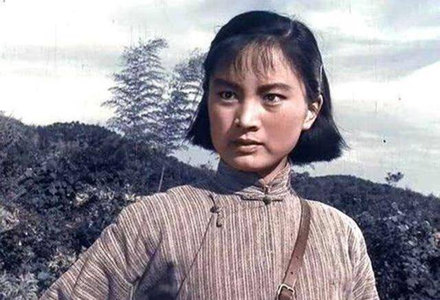 《渡江侦察记》走红,颠峰弃影教子遭婚变,再嫁富商成著名画家_张金玲