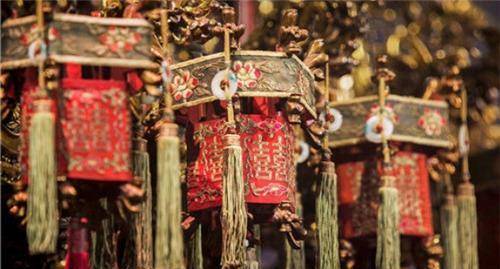 古代花轿内部是啥样?豪华程度丝毫不输百万豪车,和电影完全不同