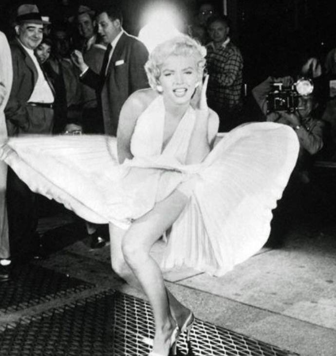 1962年梦露"死亡"现场旧照:睡势奇怪,44年后fbi才将死因公开