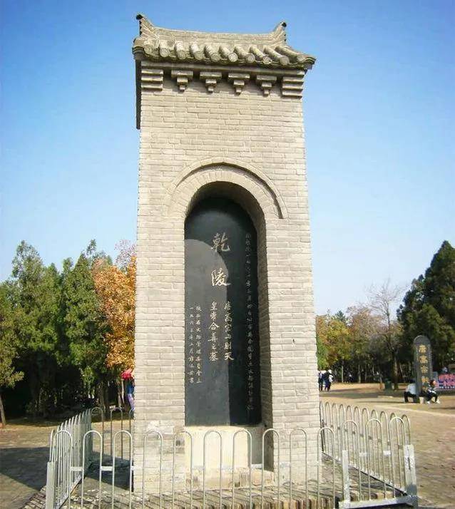 武则天墓前为何有61个无头石人?千年无人可解,71年被俩农民解开