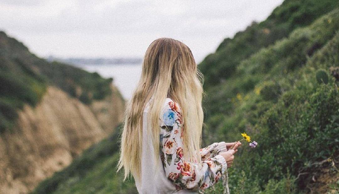 中年女人活得太累了,也想有个坚实的肩膀可以依靠,也想有个温暖的怀抱