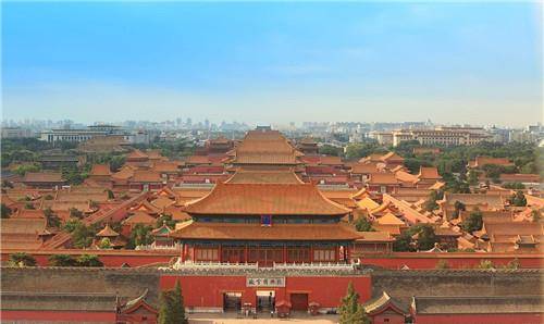 在靖难之役时,朱允炆在南京故宫的火光中消失,而北京修建的故宫也多次