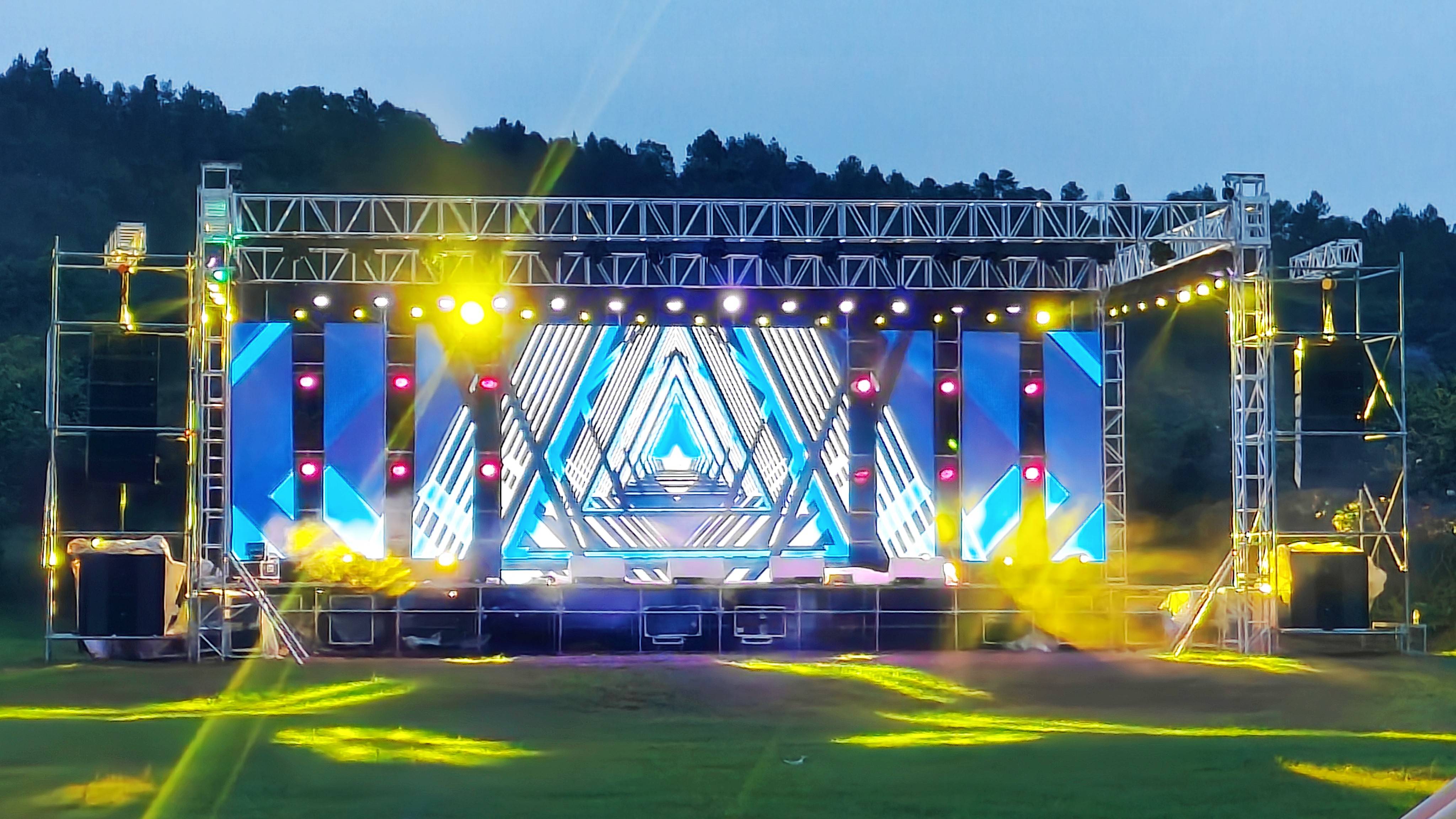 成都新宠:草坪上的全能派对圣地,传家合院民宿既糖果营地来了