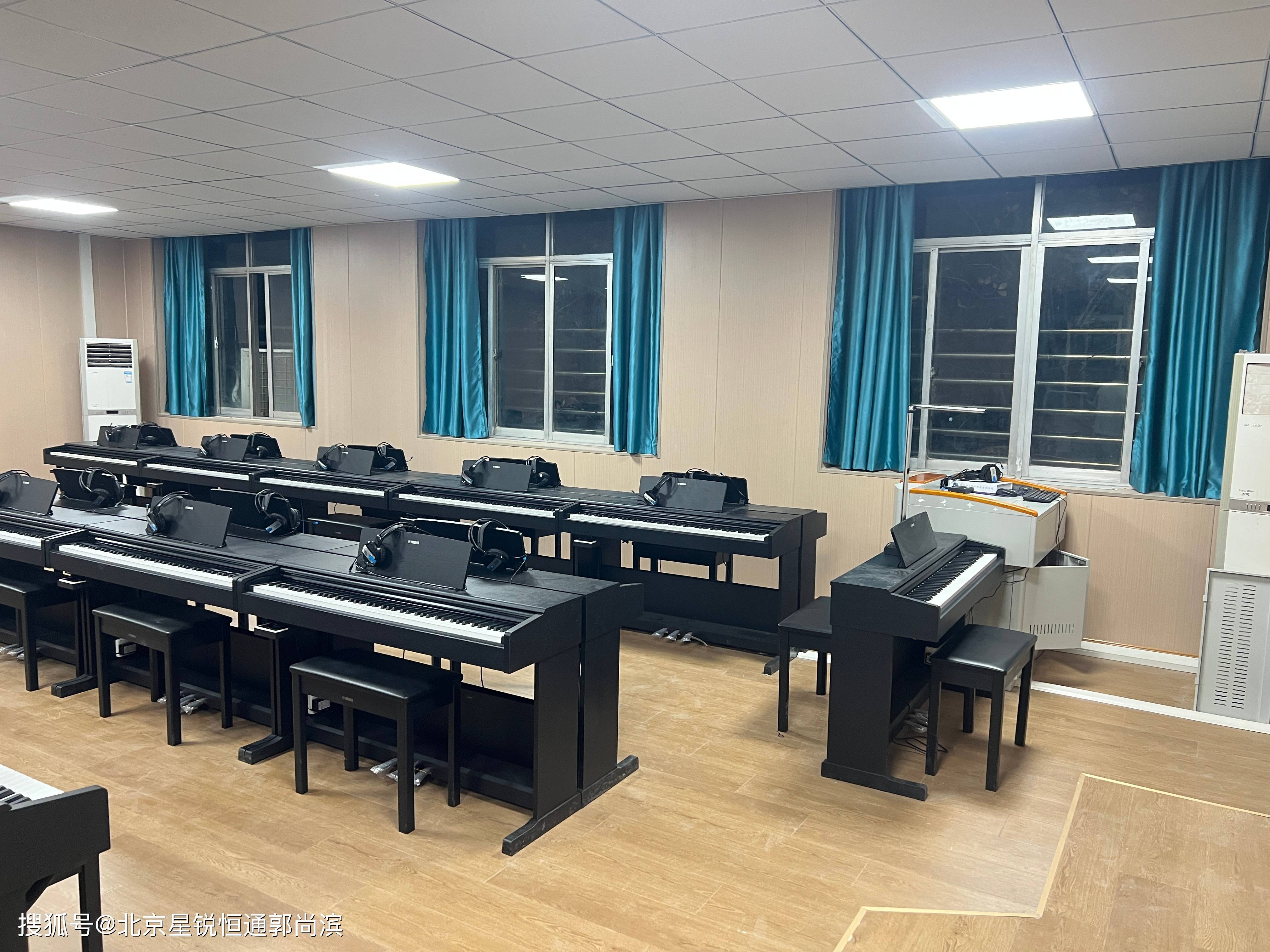 互动,此种互动性可以提高学生的学习兴趣和动力,优化学生的学习效果