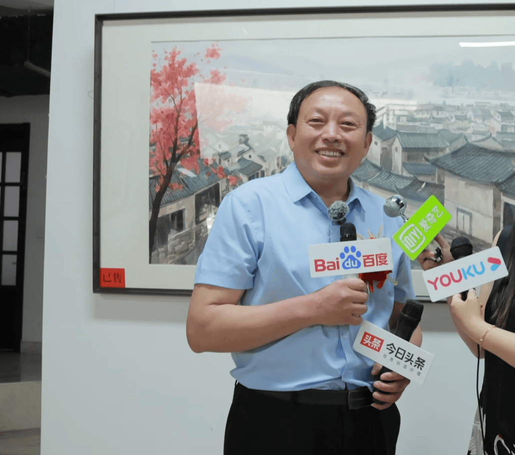 本次画展的策展人宝和美术馆馆长赵凯表示:"王进杰的水彩画作,继承了