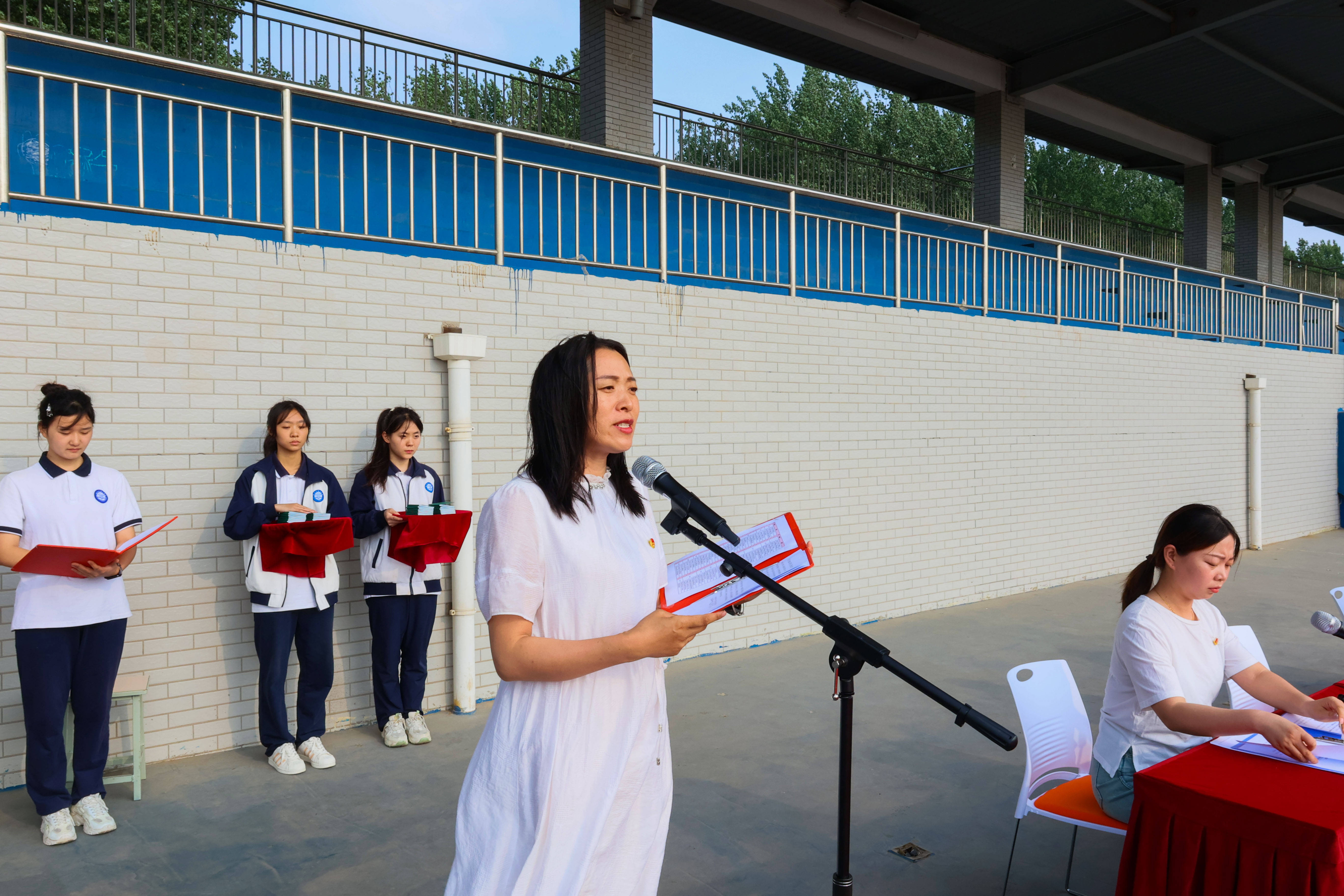 青春挺膺担当——郑州市信息技术学校举行新团员入团仪式