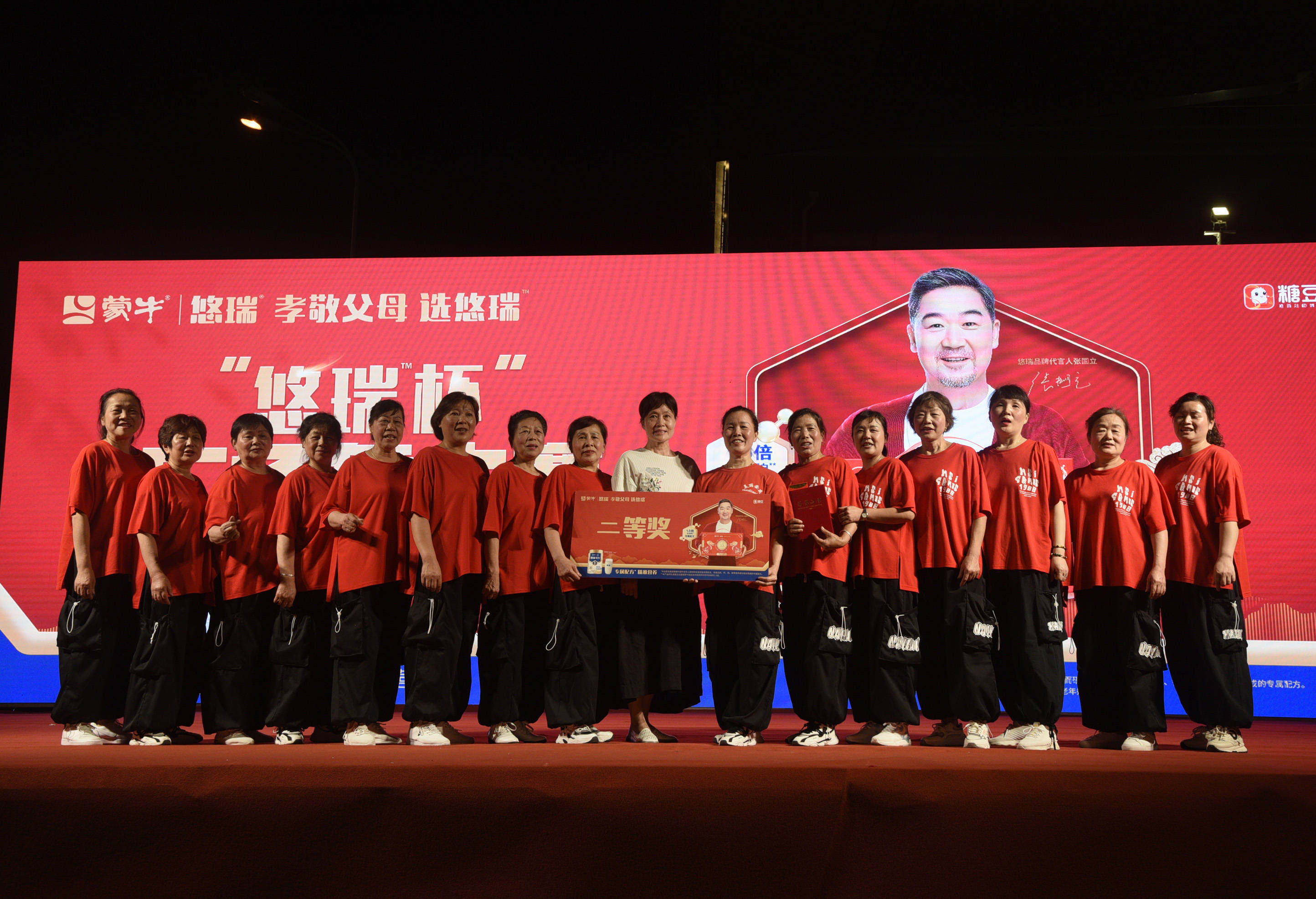 经过激烈角逐,安庆老体协红旗木兰舞蹈队荣获一等奖,心苑舞蹈队获得二
