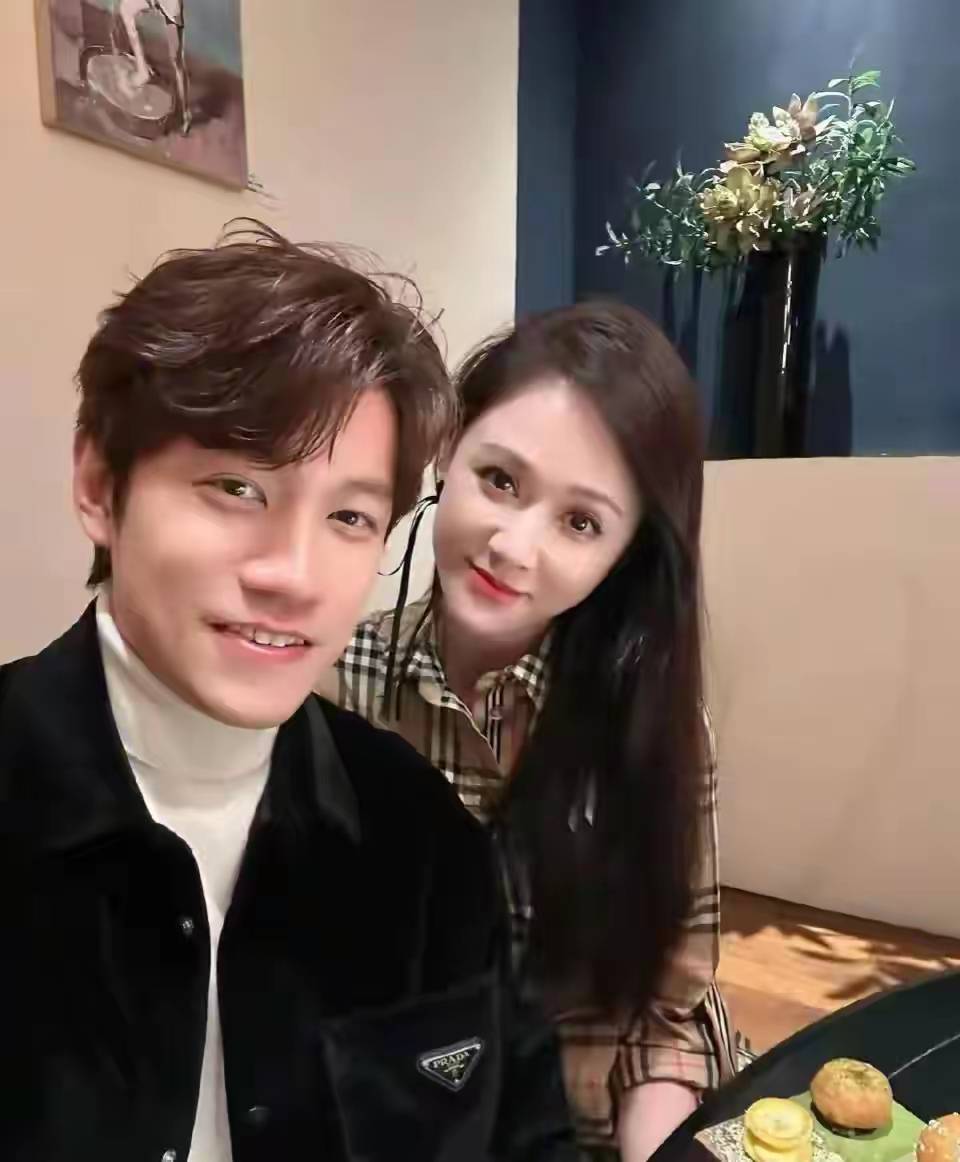 43岁嫁34岁百亿富豪,陈乔恩大晒幸福生活,一句只爱钱戳了心窝?