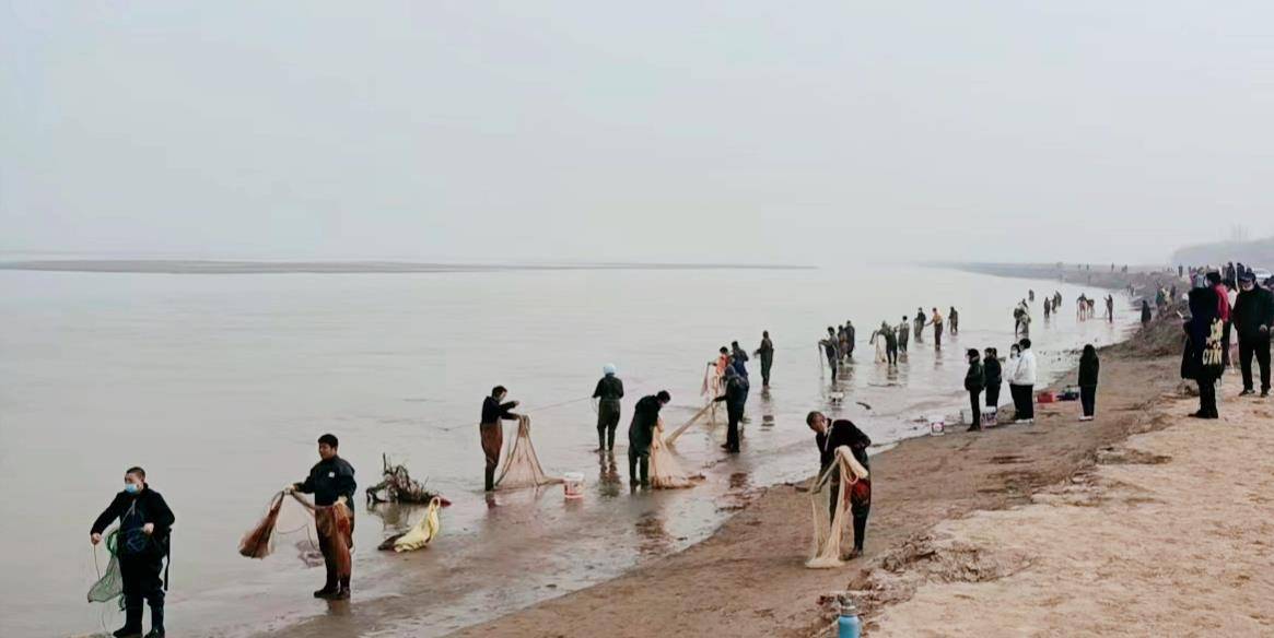 所以,在看见这尾金色游鱼后,都是无人敢泛起贪念,生怕给自己惹得些