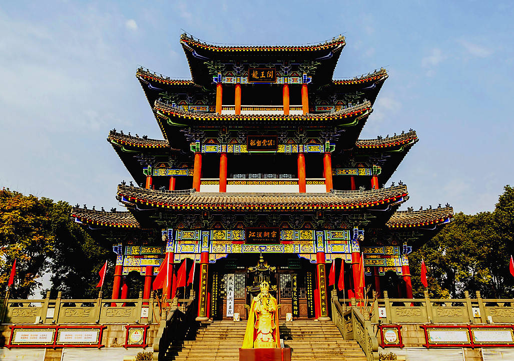 武汉三镇的汉口是最后出世的,那么汉阳与武昌哪个是最早出世的呢