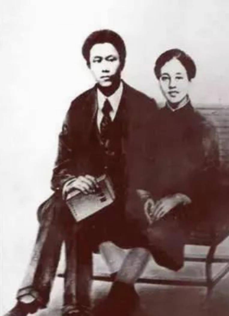 1928年,向警予牺牲,遗体被偷埋山坳,前夫发文悼念,儿女皆有所成