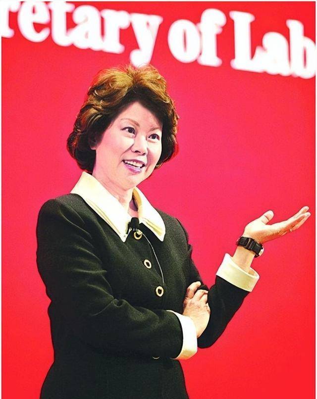 赵小兰:美国首位华人女将军,却高调捍卫美国尊严,背后有何故事