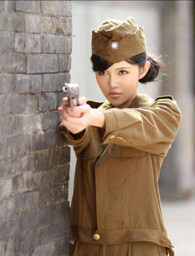 女特工潜伏大陆30年,为了不引起怀疑,嫁给农民