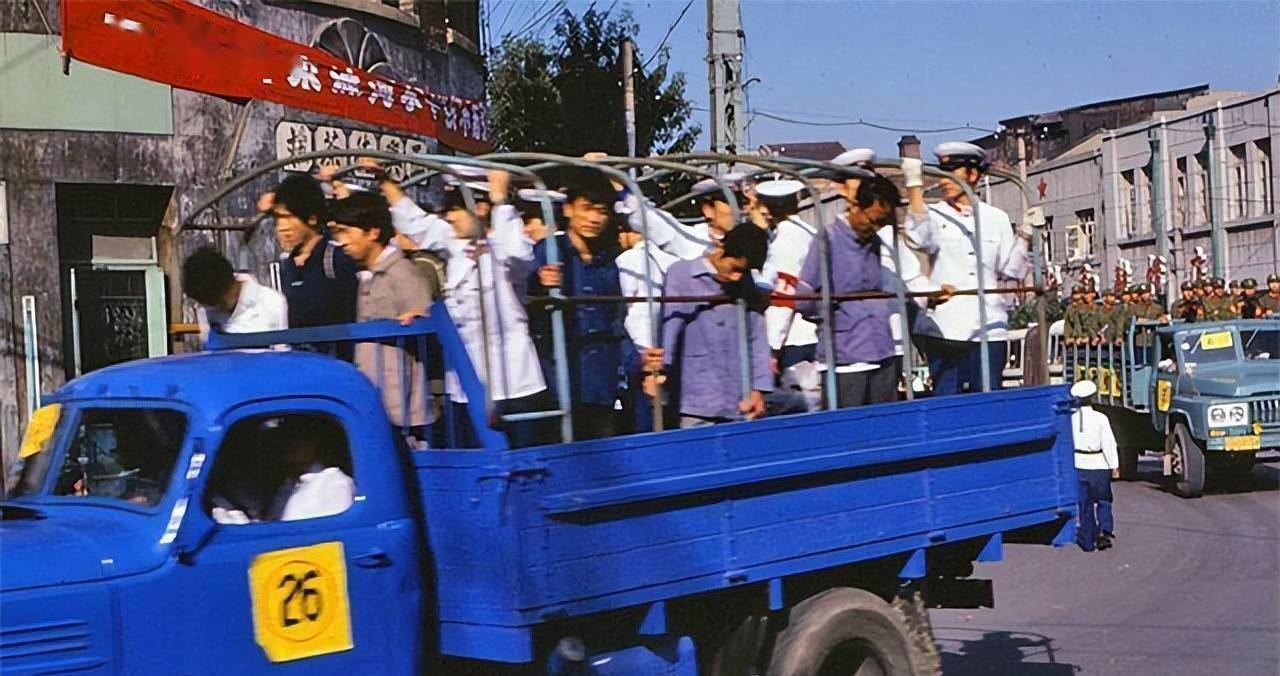 期间枪决过程,从审判到执行死刑,最快仅需半个小时_进行_犯人_刑场