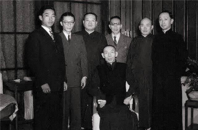 2003年杜月笙墓地:无人打扫,破败不堪,青苔爬满了走道_蒋介石_上海