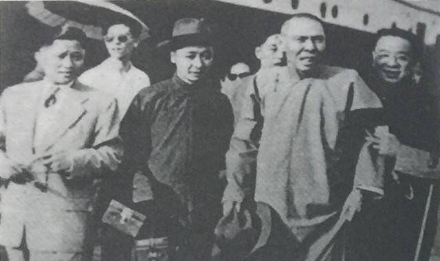 2003年杜月笙墓地:无人打扫,破败不堪,青苔爬满了走道