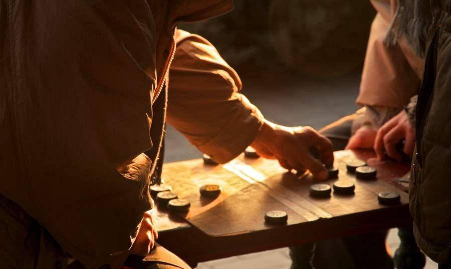 一邻国拿着中国象棋去申遗,被拒绝了六次后,淡然说:还会有下次