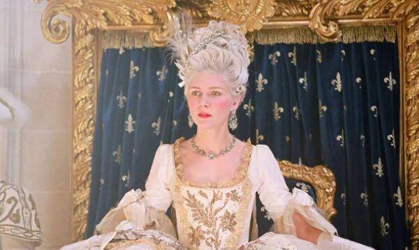 法国波旁王朝末代王后,她说百姓吃不起面包,为何不吃奶油蛋糕?