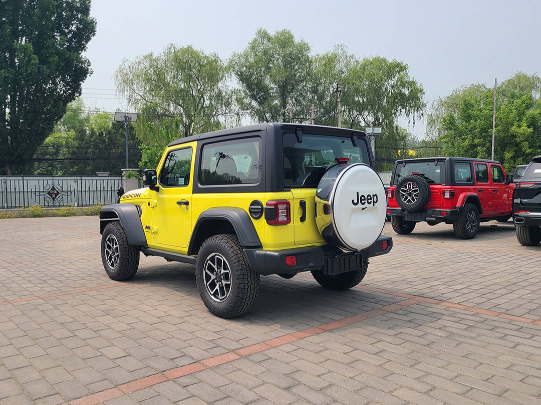 2024款jeep牧马人卢比肯两门版荧光黄到店 时尚潮流