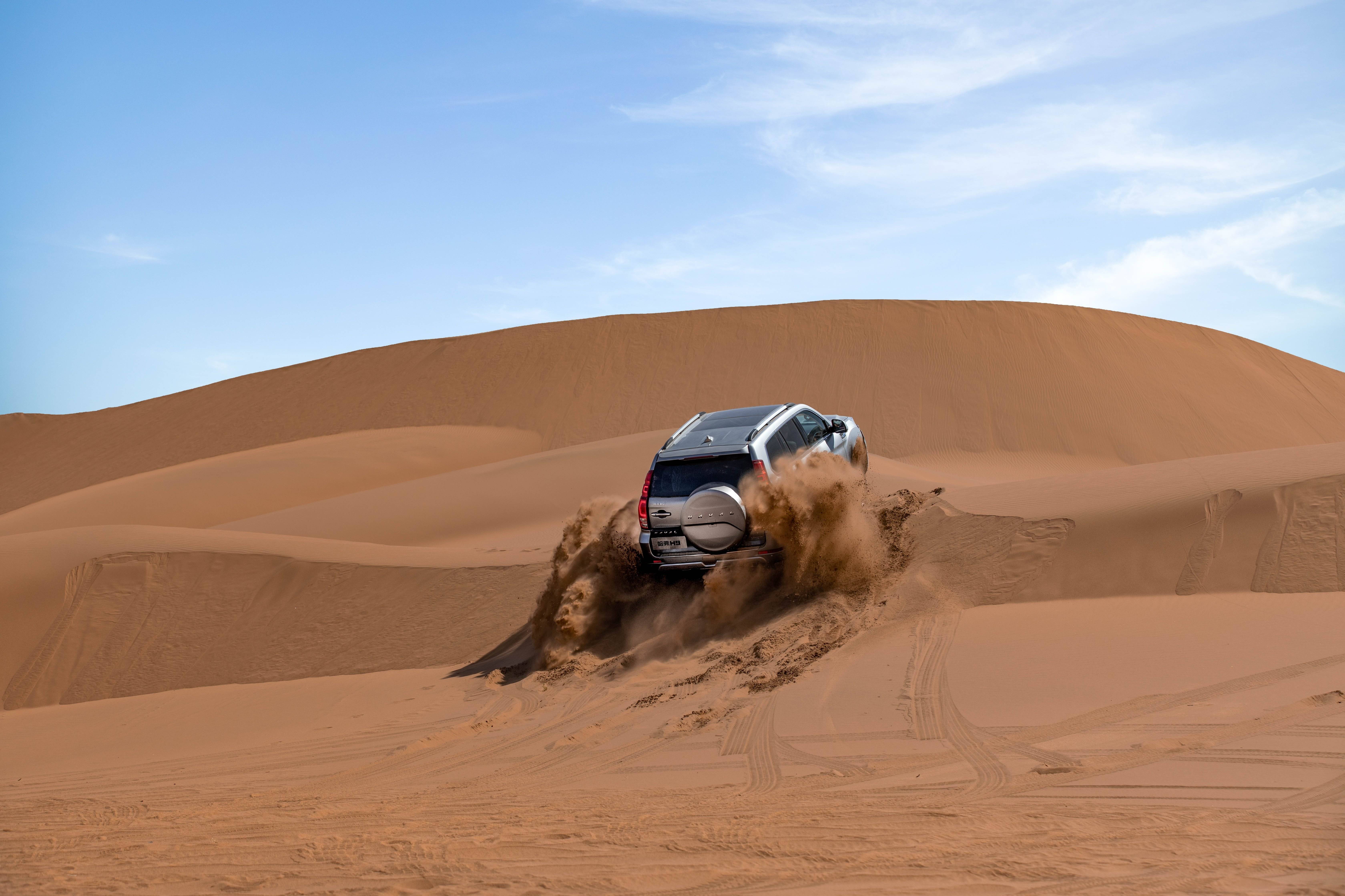 沙漠畅玩 敦煌鸣沙山沙漠硬派车越野穿越 滑沙日落