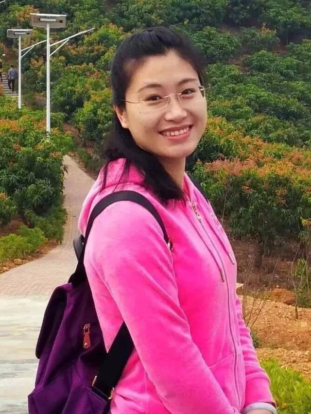27岁美女硕士,放弃高薪,扎根大山扶贫,村民富了她牺牲了_黄文秀_父亲