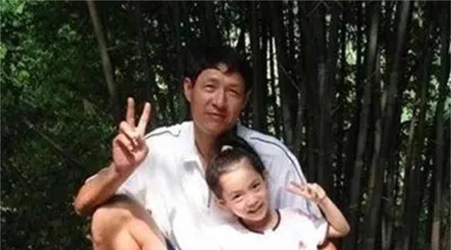 前国脚黎兵与歌星甘萍近况:他足球事业不顺利,她52岁仍显年轻