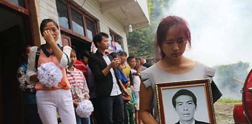 46岁贵州男子,舍命救三人后牺牲,政府奖励66万,千人为其送行